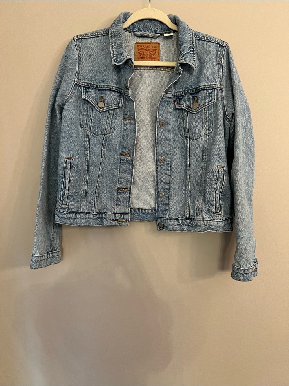 Levi’s Light Wash Women’s Classic Denim Jacket